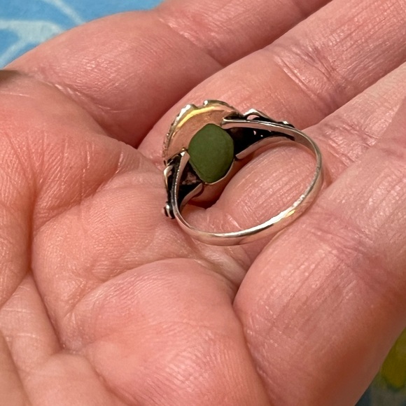 VTG Glowing Jade or Jadeite Sterling Silver 925 Size 5 3/4 Ring - Picture 3 of 7